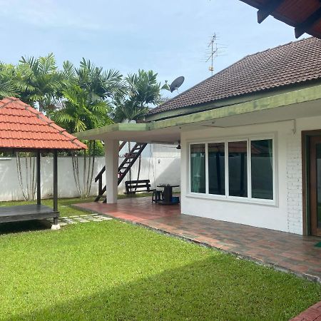 Melaka Beach Villa C Type Exterior photo